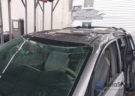 2013 Toyota Sienna Xle V6 8 Passenger z USA, uszkodzony, nr VIN 5TDYK3DC8DS318373